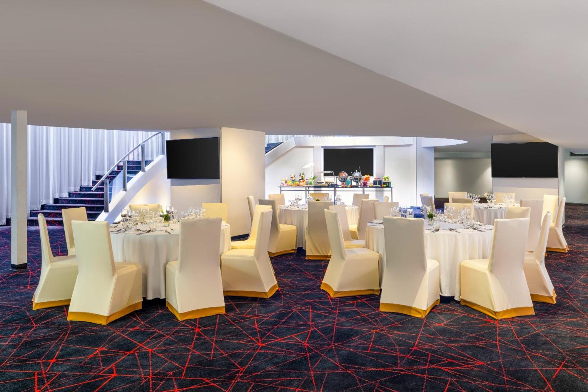Crowne Plaza Lumpini Park By Ihg 5* 曼谷